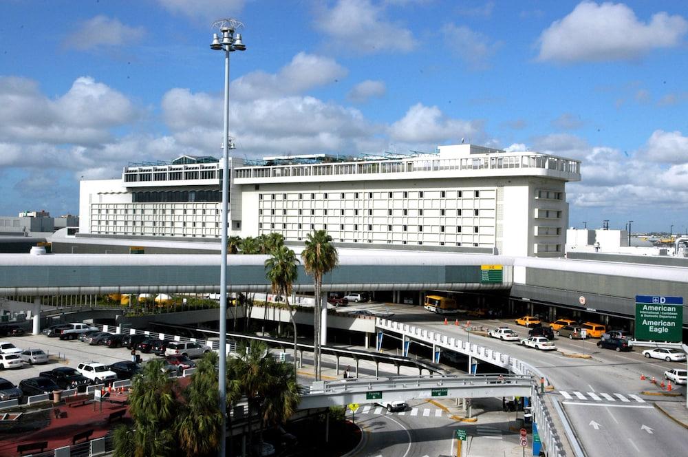 Miami International Airport Hotel Exterior photo